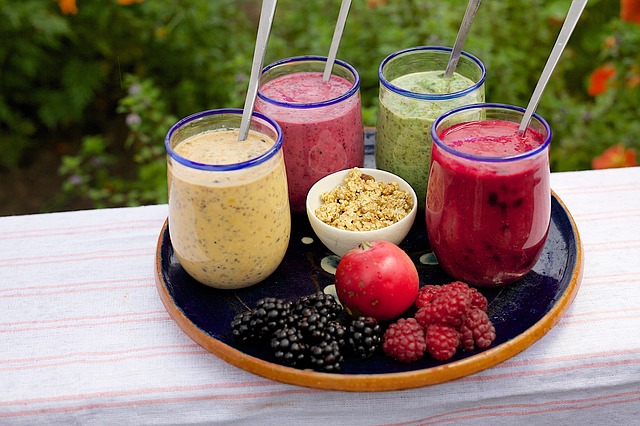 healthy summer tips, drink smoothies