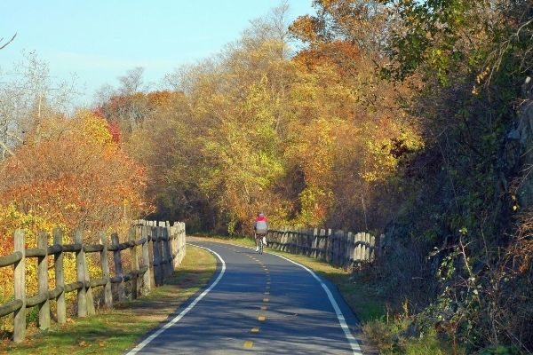 creative date ideas for fall, go on a road trip or fall bike ride