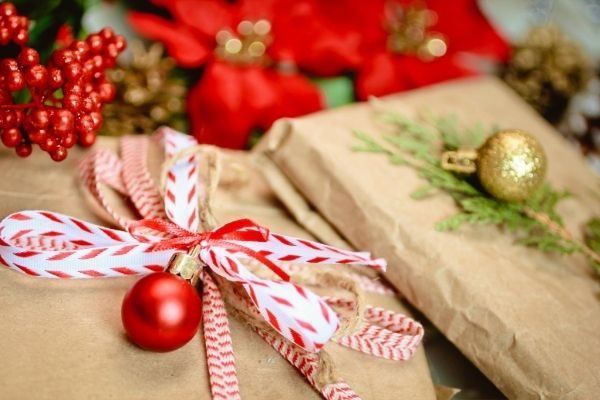 money saving gifts for the holidays, cut down on gifts