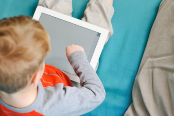 stay at home kid activities with screens