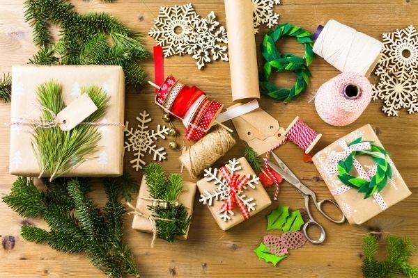 free Christmas labels and other wrapping ideas