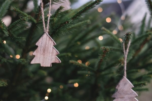 make ornaments for grandparents as fun Christmas things to do at home
