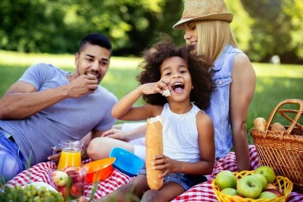 Epic prize ideas for kids: spring picnic family together at home