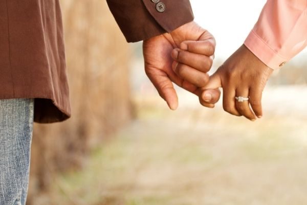 Couple holding hands: relationship dream board ideas for manifestation 