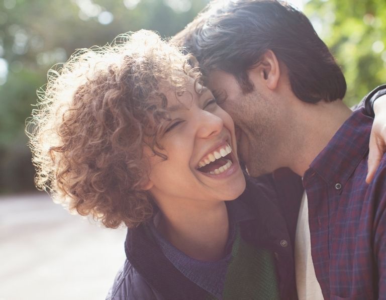 Fun couples relationship questions: man and woman laughing