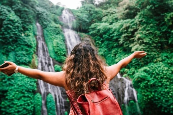 Traveling: fun list of hobbies ideas for women to try