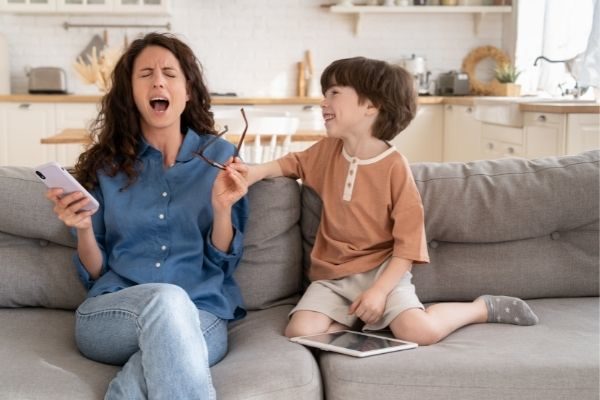 frustrated mom: kids daily routine schedule at home