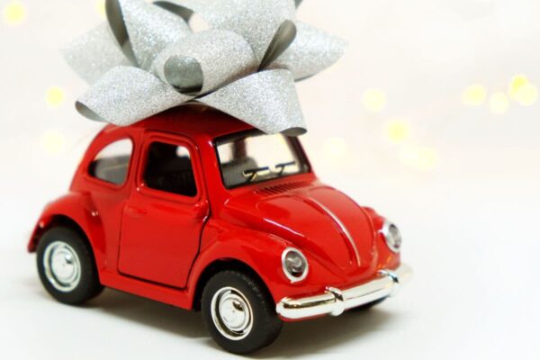 Best Christmas traditions for gift giving featured image