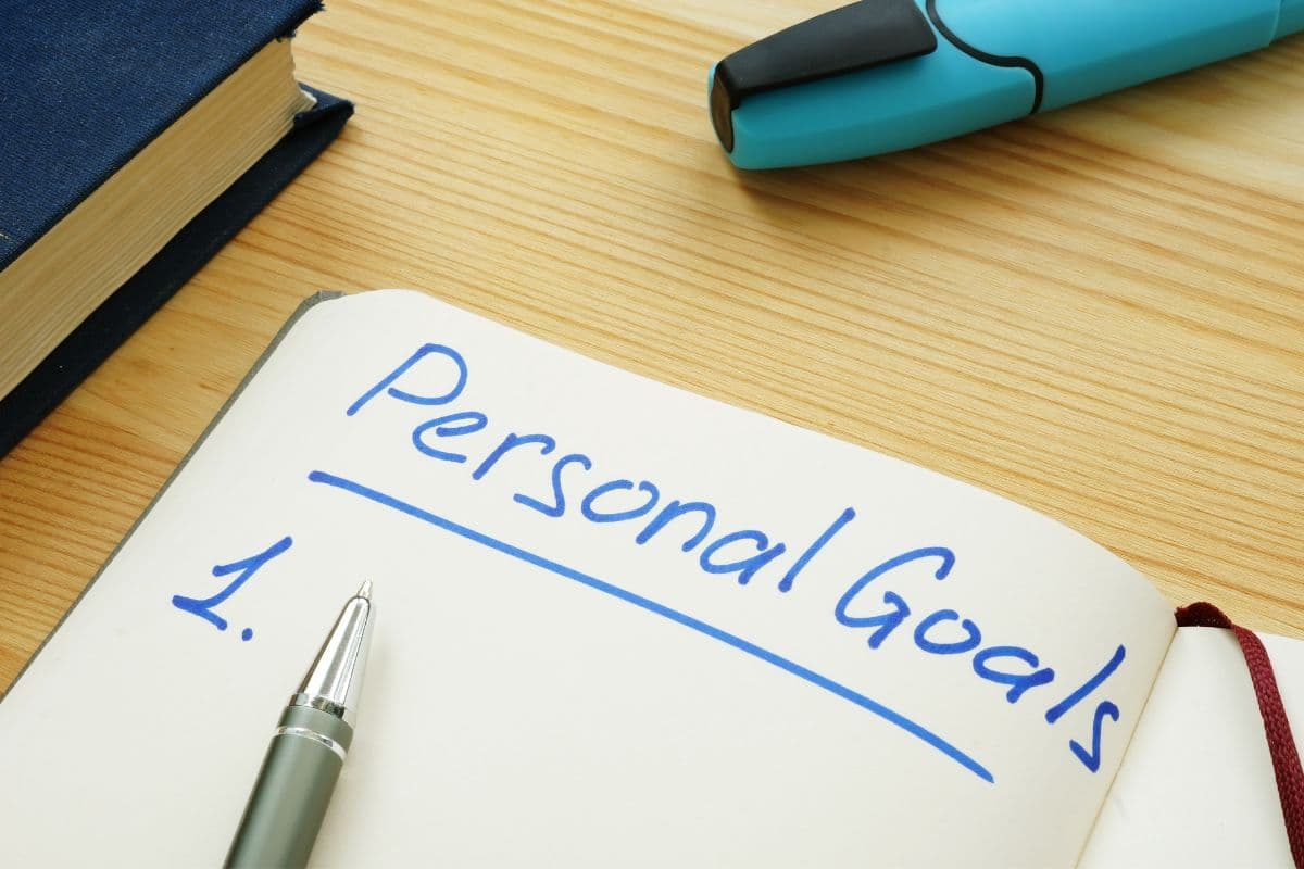 journal featured image; personal goals examples and ideas