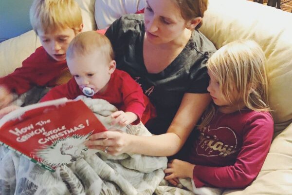 unique things to put on your gratitude list: mom reading to kids