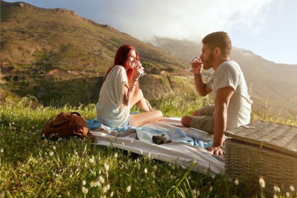 featured image; picnic date ideas; romantic; couple