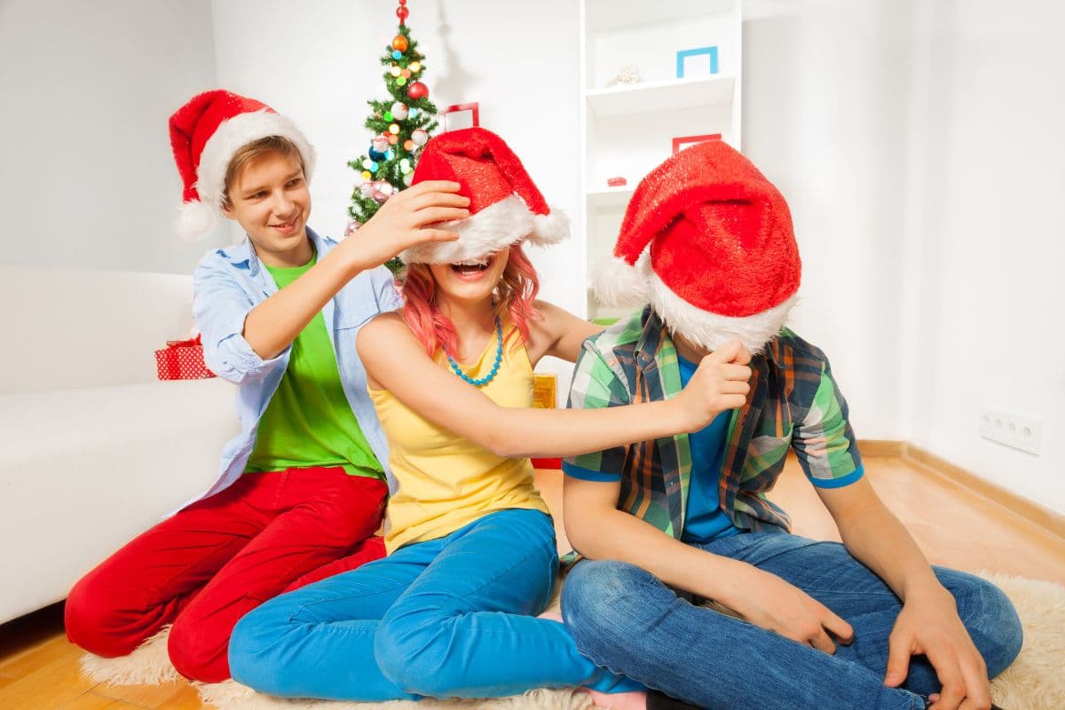 125 Best Christmas Knock Knock Jokes For Kids & Adults (2024)