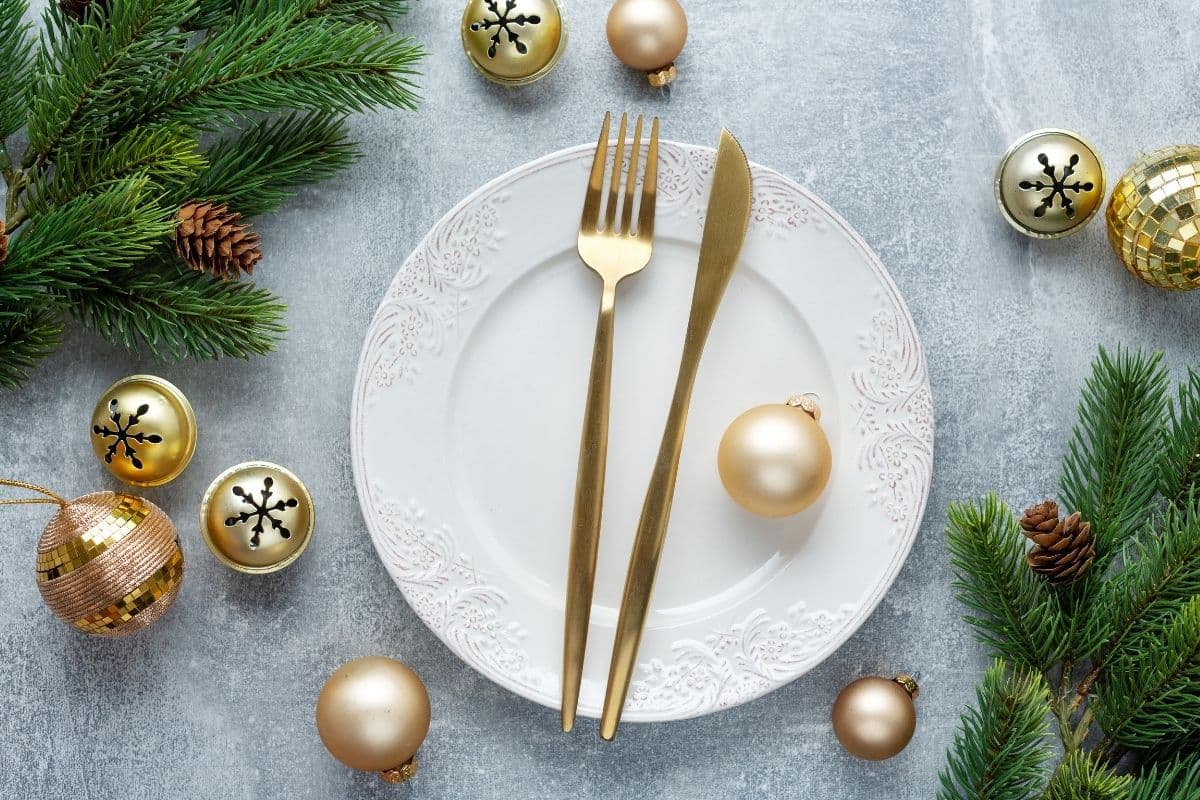 holiday table place setting