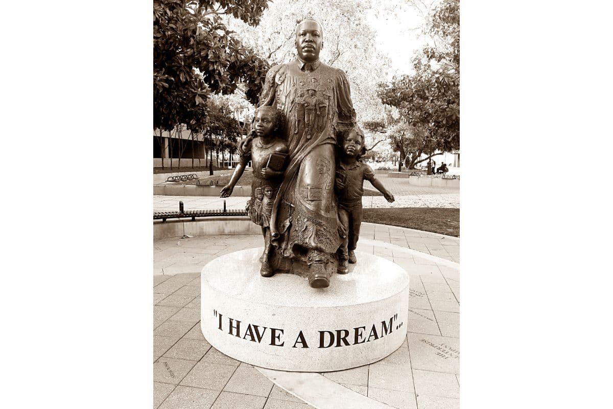 I have a dream statue, multiple choice trivia section
