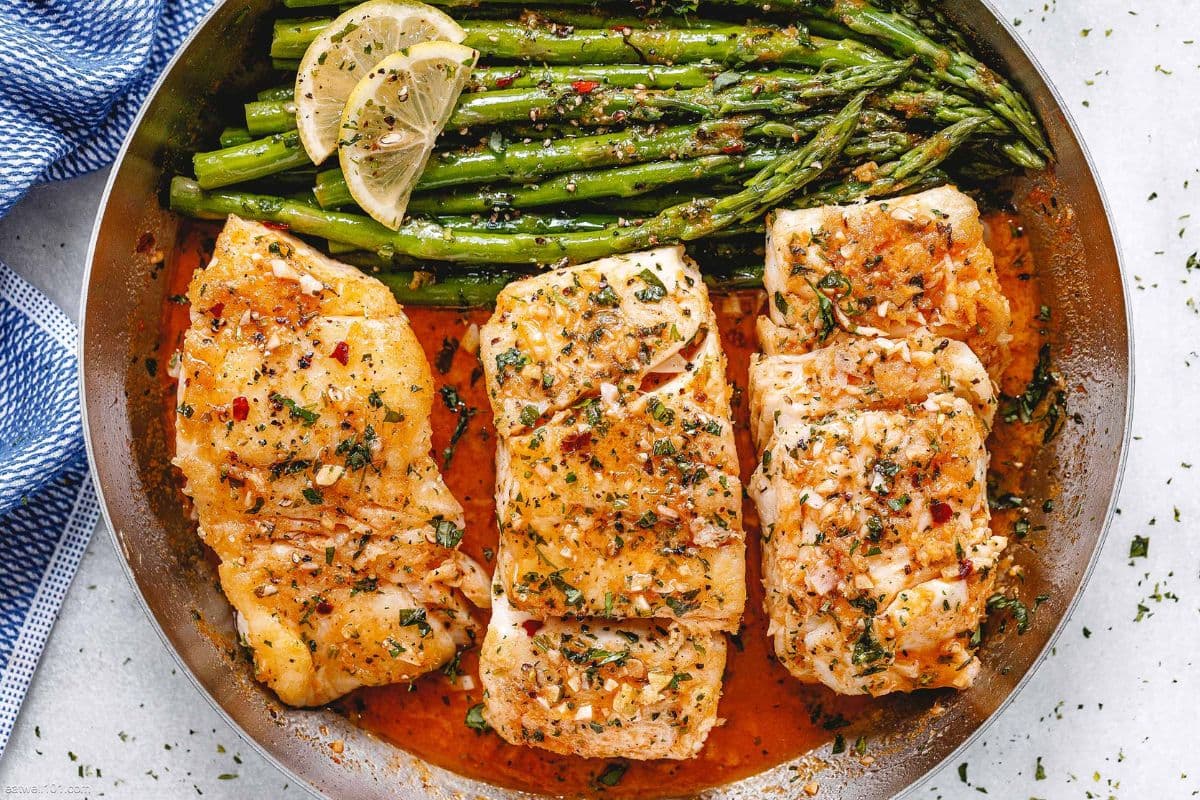 one-pot garlic cod with asparagus