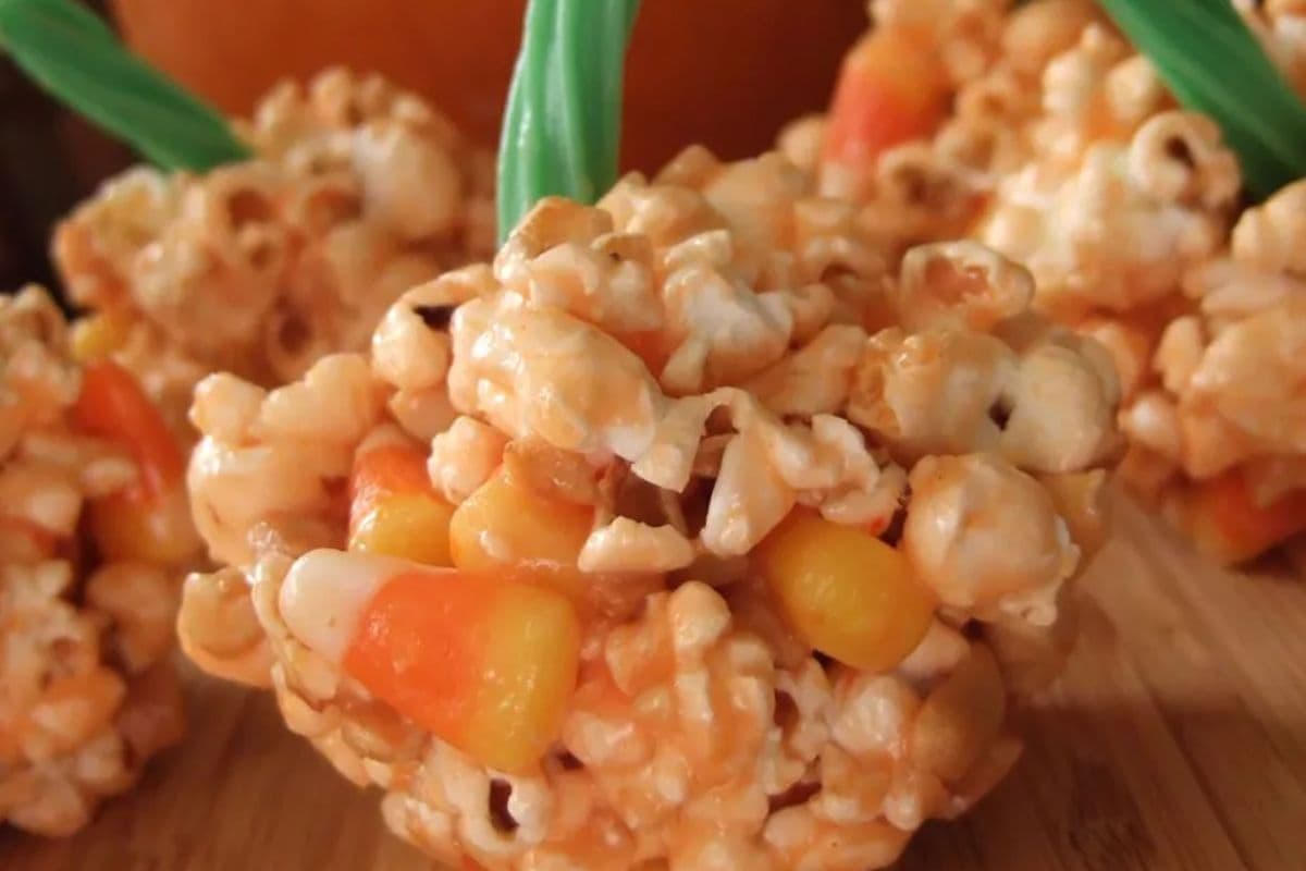 10 Easy Halloween Food Recipes For Kids To Make (& Devour!)