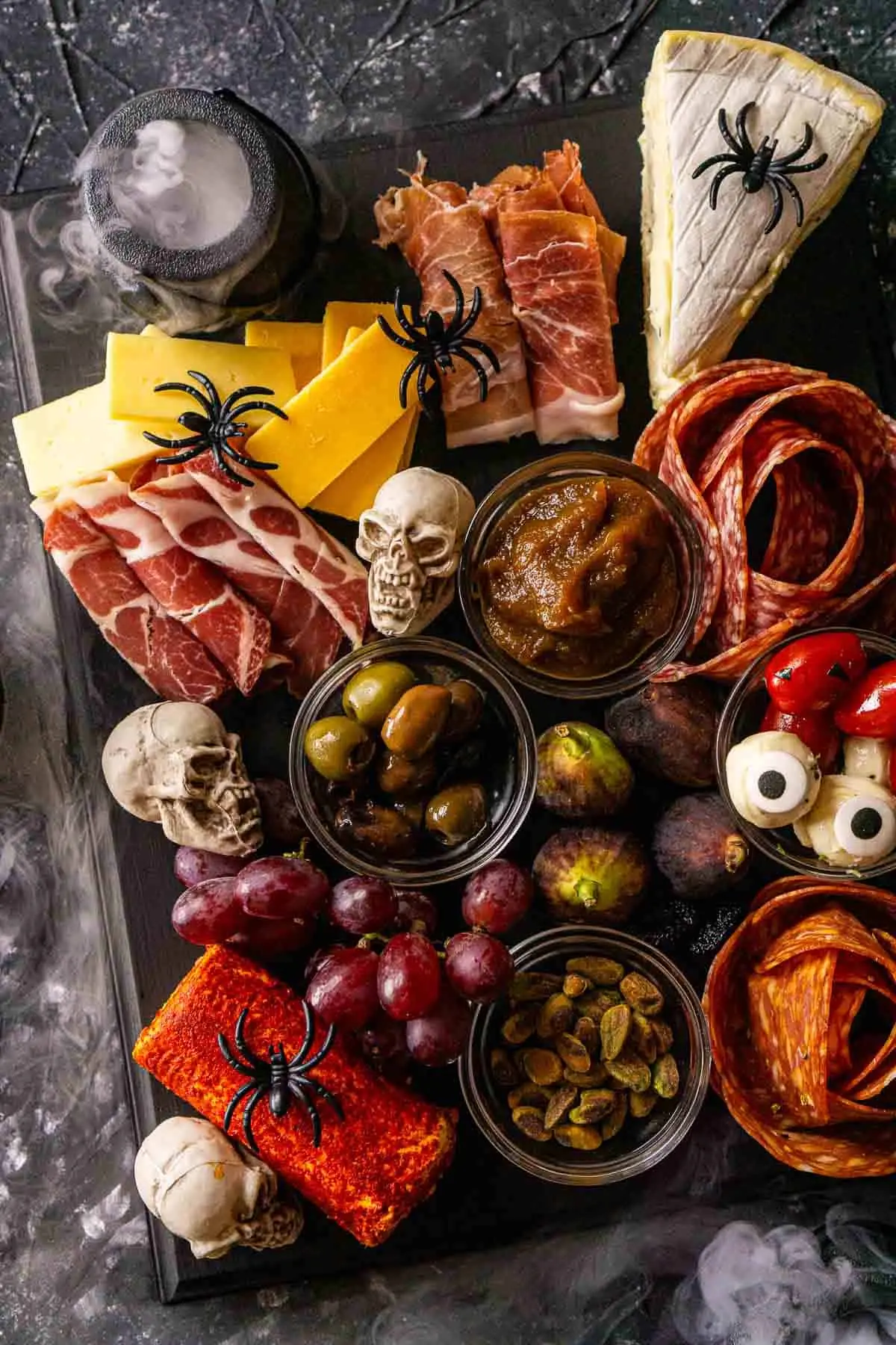 creepy Halloween charcuterie board ideas