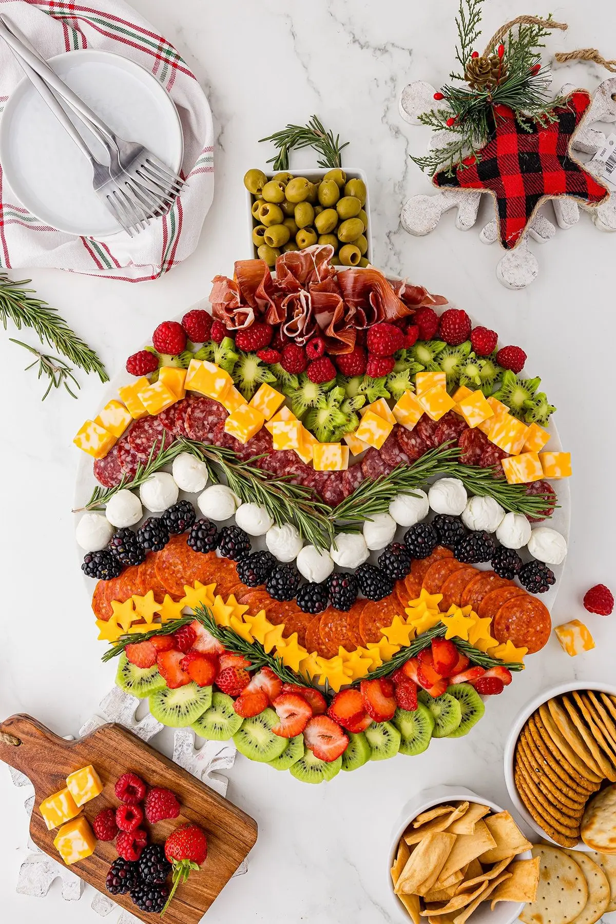 delightful ornament Christmas charcuterie boards and ideas