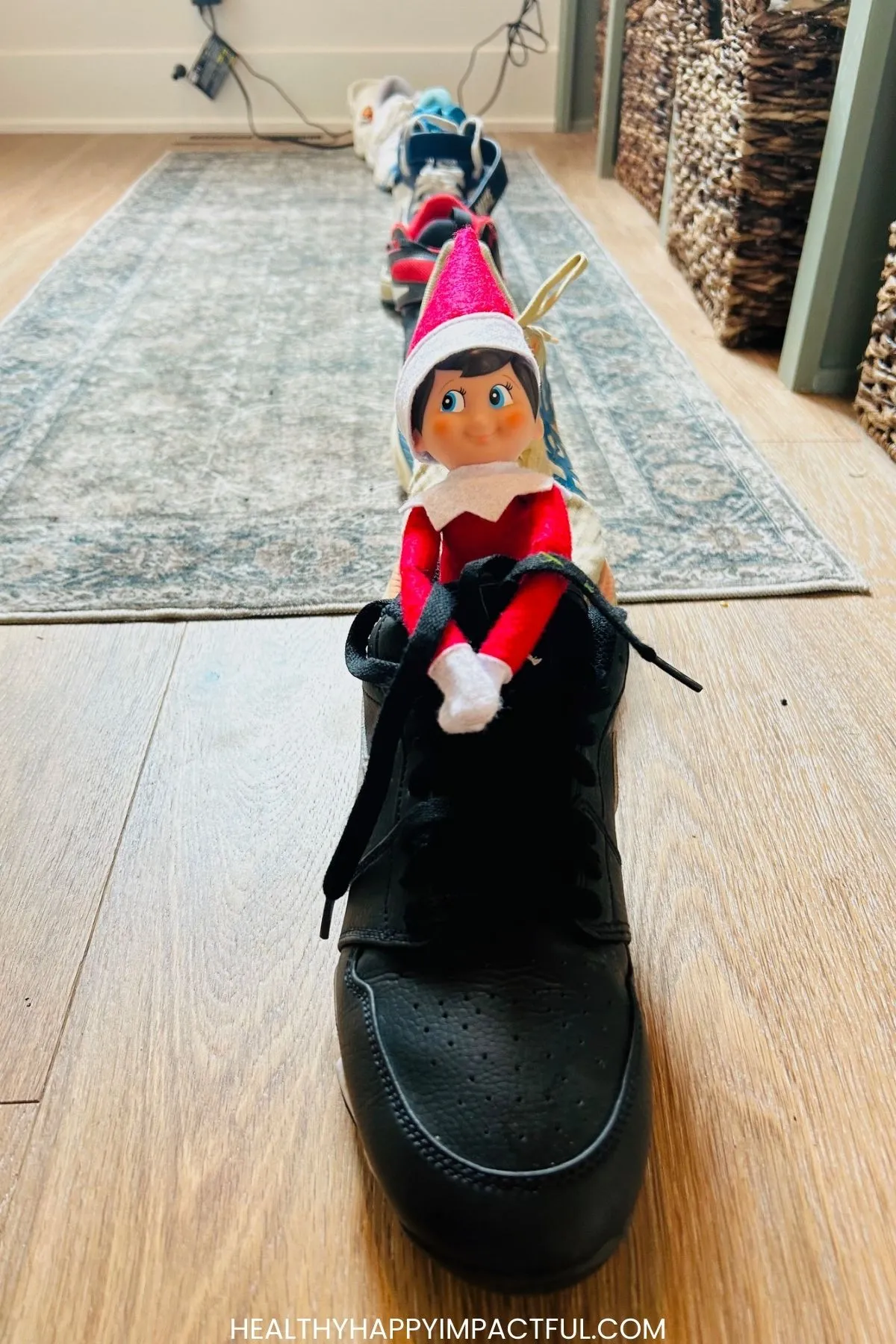 elf shoe train